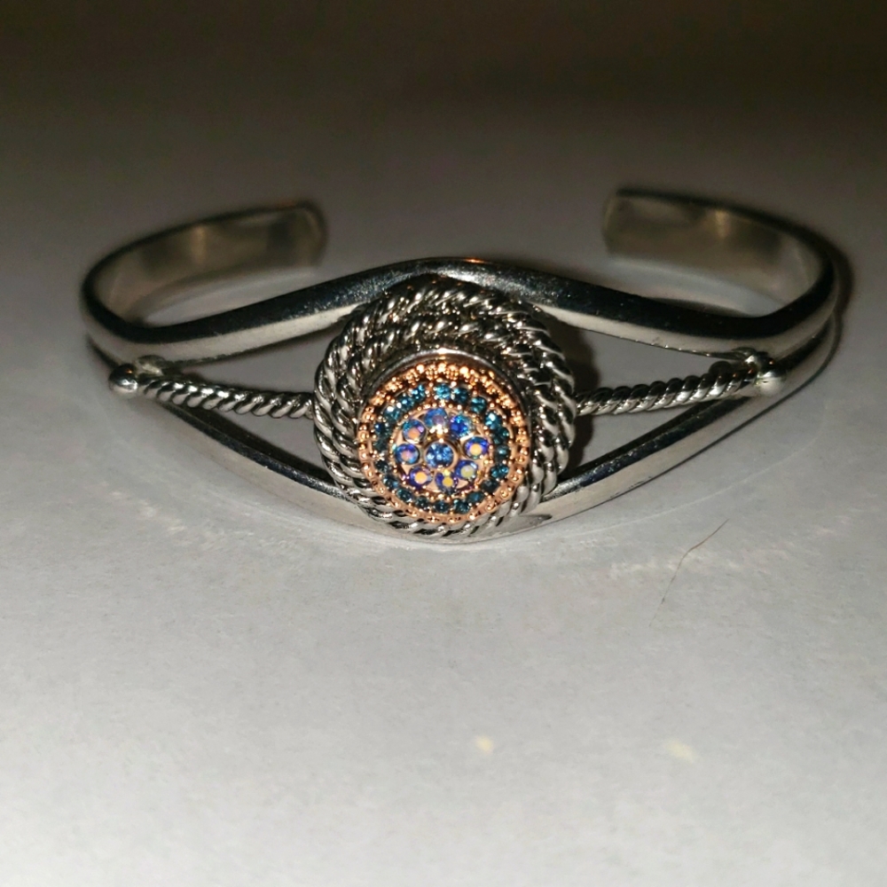 Rodium Plated Bracelet with snap